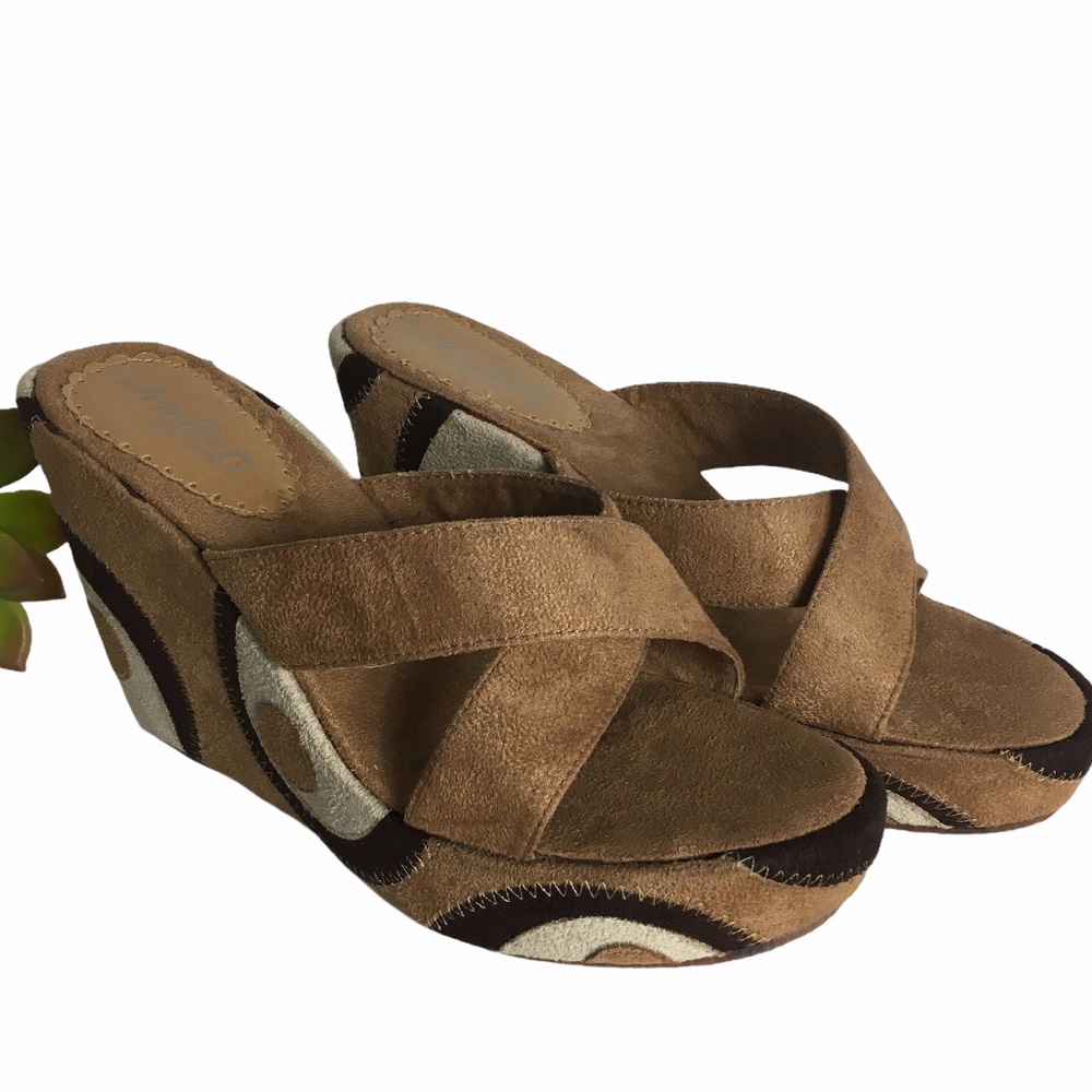 Arteffects faux suede retro pattern wedge